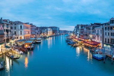 İtalya, Venedik Büyük Kanalı, alacakaranlıkta Idyllic manzara