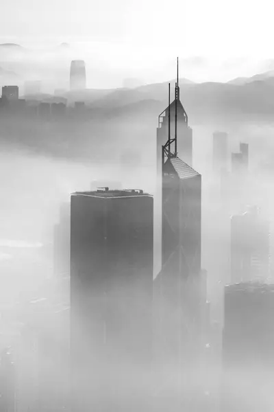 Rascacielos Centro Ciudad Hong Kong Niebla Bajo Amanecer —  Fotos de Stock