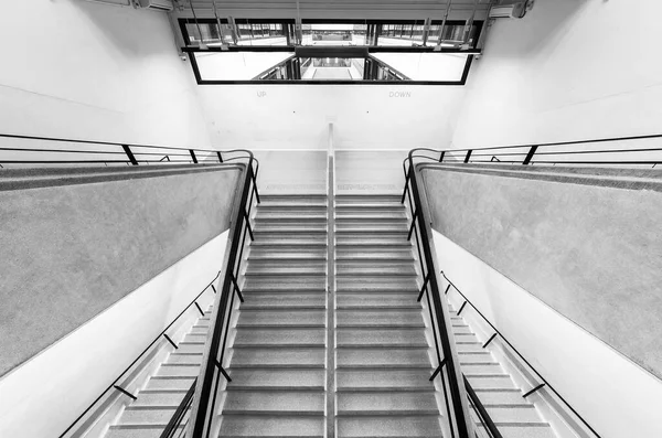 Belső Kilátás Lépcsőn Régi Épületben — Stock Fotó