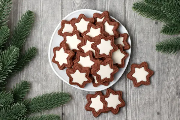 Flat Lay Chocolate Chip Cookies White Icing Shape Stars Gray — Stock Photo, Image