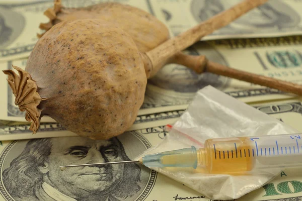 şırınga, haşhaş ve para