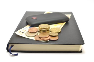 Notebook, cep telefonu, sikke ve banknot