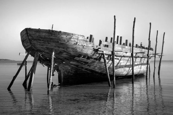 Black and white big dhow — Stock Photo, Image