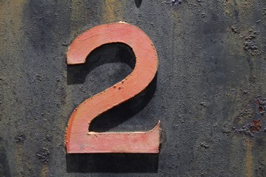 İki numaralı metal rust üzerinde