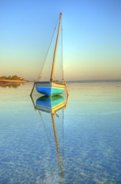 Dhow su