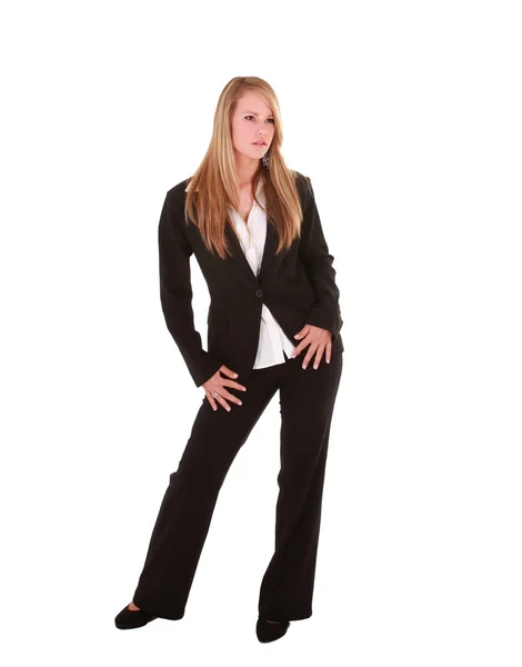 Μια όμορφη ξανθιά κοπέλα ντυμένος με κοστούμι μαύρο επιχειρήσεων — Φωτογραφία Αρχείου