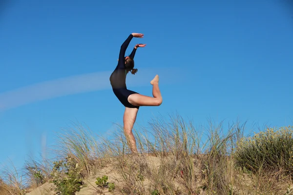 Akrobatiska gymnast — Stockfoto