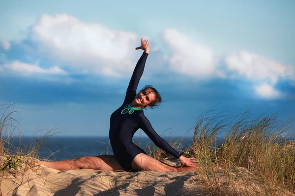 Akrobatiska gymnast — Stockfoto