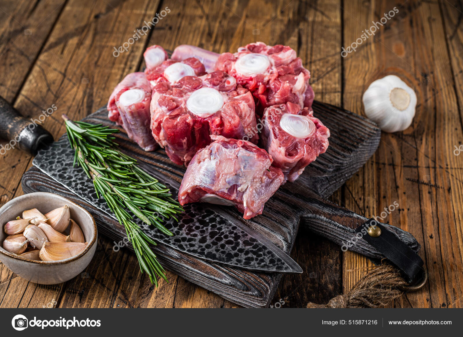 https://st.depositphotos.com/22628872/51587/i/1600/depositphotos_515871216-stock-photo-raw-beef-oxtail-cut-meat.jpg