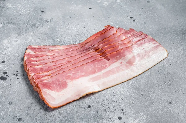 Çiğ domuz eti şeritleri. Gri arka plan. Üst görünüm — Stok fotoğraf