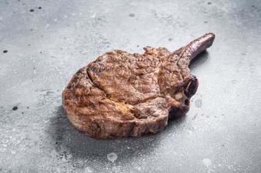 Izgara Biftek Tomahawk, Pirzola. Gri arka plan. Üst görünüm