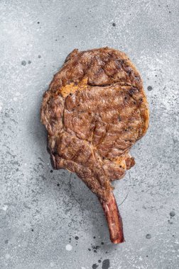 Izgara Biftek Tomahawk, Pirzola. Gri arka plan. Üst görünüm