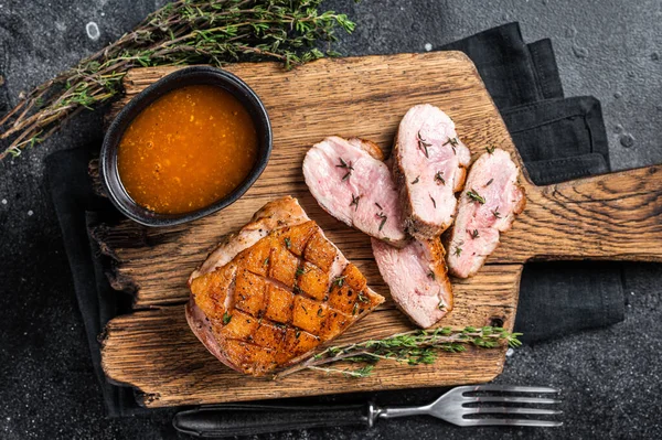 Sliced Duck breast fiilet, roasted steak with sauce. Black background. Top view — Stock Photo, Image
