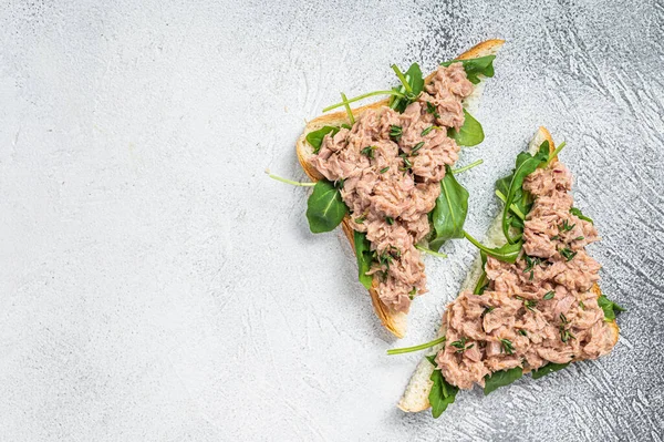 Toast with Canned Tuna fish and arugula. White background. Top view. Copy space — Stock Photo, Image