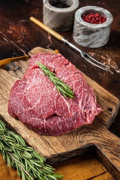 Uncooked Raw beef veal cheeks on wooden board. Dark background. Top view —  Fotos de Stock