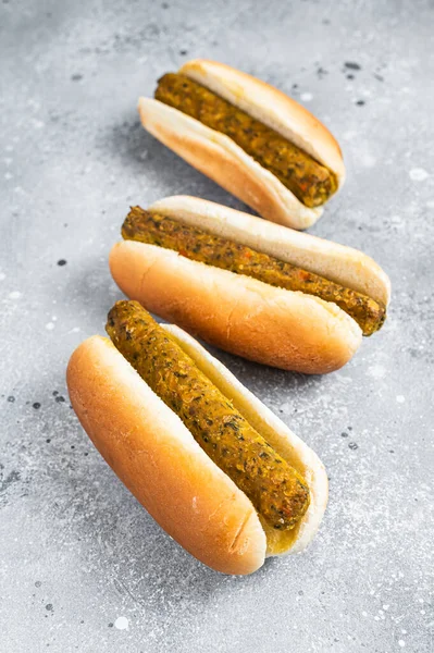 Vega hot dog hústalan vegetáriánus kolbásszal. Szürke háttér. Felülnézet — Stock Fotó