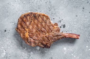 Izgara Biftek Tomahawk, Pirzola. Gri arka plan. Üst görünüm