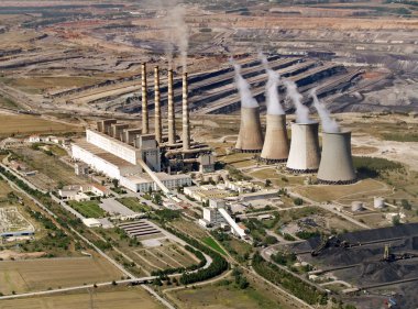 Santral ve kömür madeni havadan görünümü