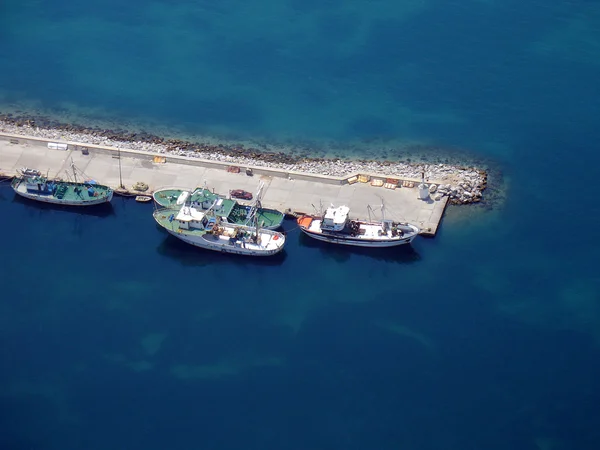 Flygfoto över dockade fiskebåtar — Stockfoto