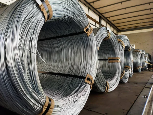 Kablo bobini. Kablo makarası. Dikiş teli. Çelik tel. Kablo üretimi. Kablo üretimi. İşlem kablosu çekme. Bitmiş malzeme deposu..