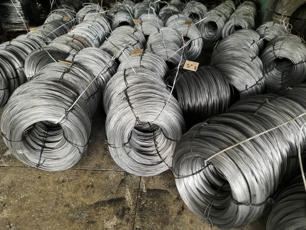 Kablo bobini. Kablo makarası. Dikiş teli. Çelik tel. Kablo üretimi. Kablo üretimi. İşlem kablosu çekme. Bitmiş malzeme deposu..