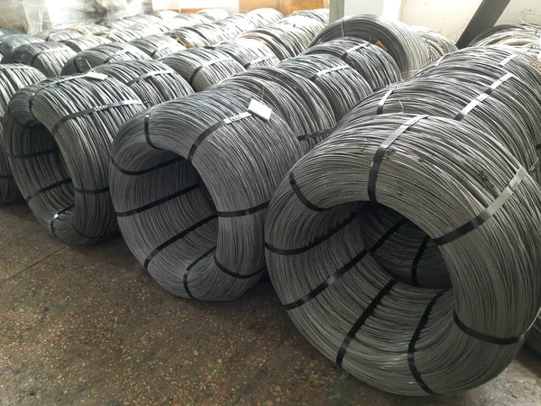 Kablo bobini. Kablo makarası. Dikiş teli. Çelik tel. Kablo üretimi. Kablo üretimi. İşlem kablosu çekme. Bitmiş malzeme deposu..