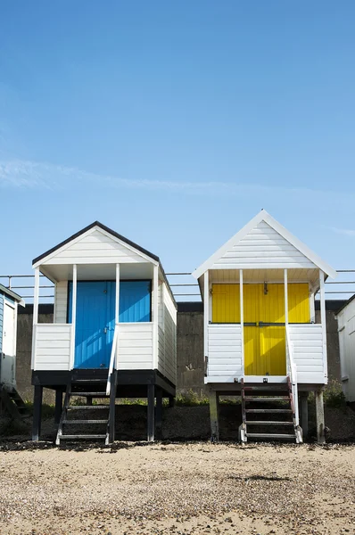 Färgglada stranden hyddor på southend på sea, essex, Storbritannien. — Stockfoto