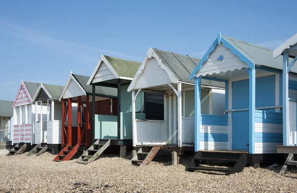 Southend Denizi, essex, İngiltere'de renkli plaj kulübe. — Stok fotoğraf