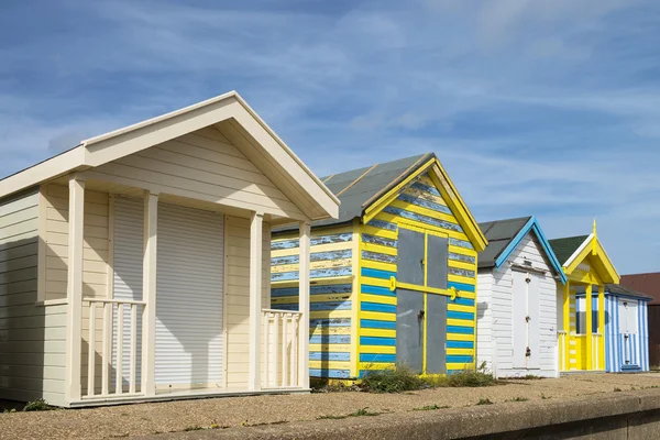 Farbenfrohe Strandhütten bei Chapel st leonards, lincolnshire, uk. — Stockfoto