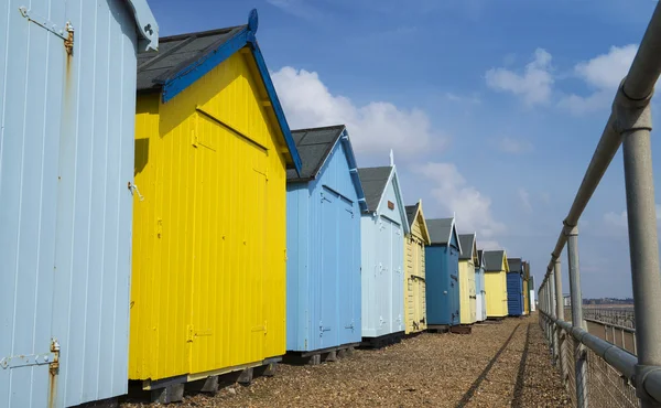 Coloridas cabañas de playa en el viejo Felixstowe — Foto de Stock