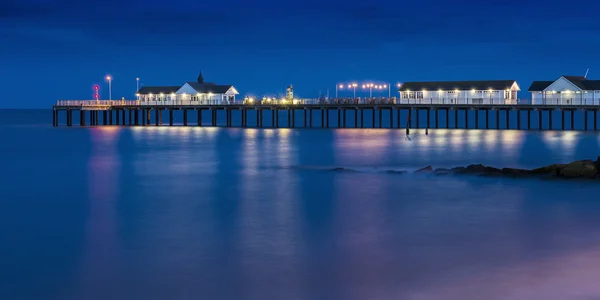 Southwold pier bij nacht — Stockfoto