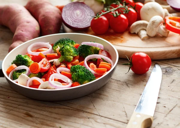 Vegyes zöldséget főzés — Stock Fotó