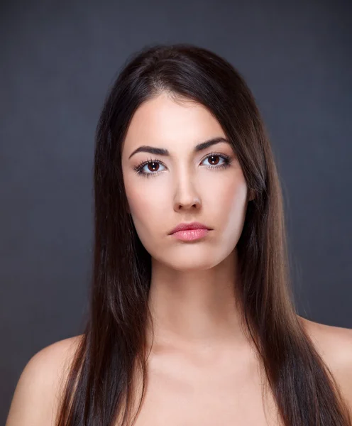 Beauty portrait of a young brunette — Stock Photo, Image