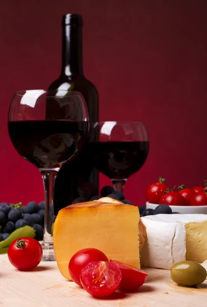 Pomidor, czerwone wino i ser — Zdjęcie stockowe