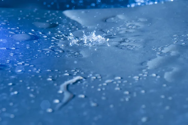 Sfondo con gocce di pioggia cadente — Foto Stock