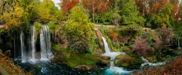 Vacker utsikt med vattenfallen i dyuden i Turkiet Royaltyfria Stockfoton
