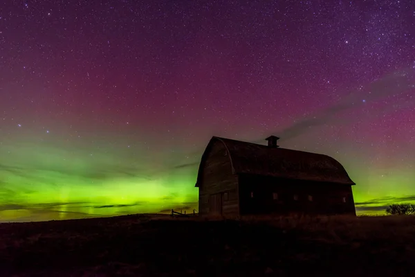 Luci Del Nord Oltre Fienile Vintage Saskatchewan — Foto Stock