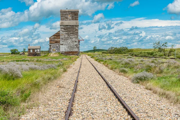 Railway Tracks Abandoned Grain Elevator Ghost Town Horizon Saskatchewan Canada — Fotografia de Stock