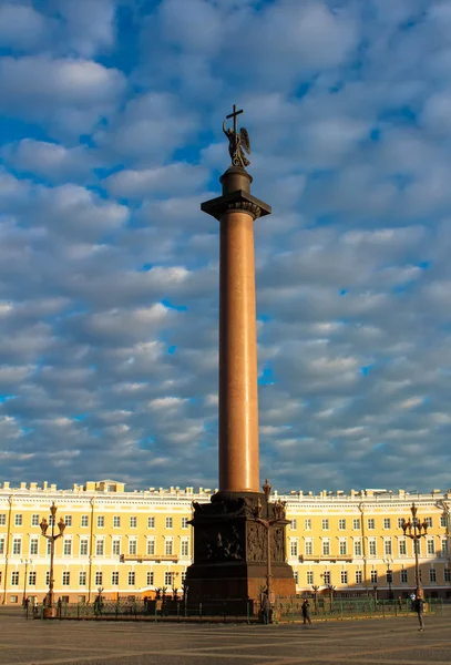 Колонна Александра на Дворцовой площади в Санкт-Петербурге, Россия — стоковое фото