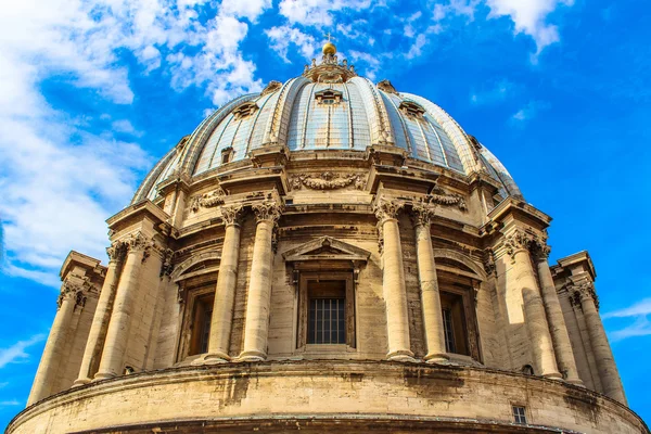 Cupola della Cattedrale di San Pietro a Roma . — Foto Stock