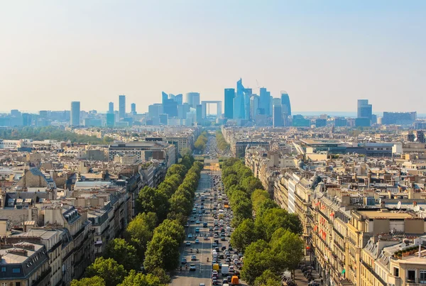 Skyline di Parigi città verso il quartiere La Defense, Francia . — Foto Stock