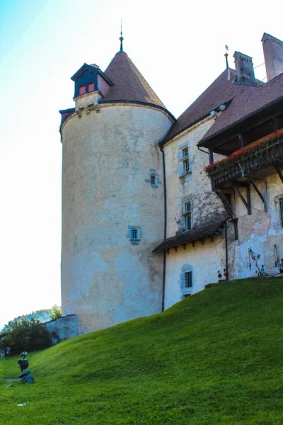 Ancien château de Gruyere sur la colline, Suisse — Photo