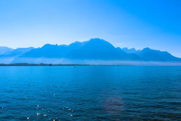 视图的瑞士阿尔卑斯山和日内瓦湖. — 图库照片