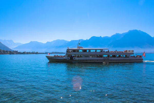 Barco. Montreux. Suiza . — Foto de Stock