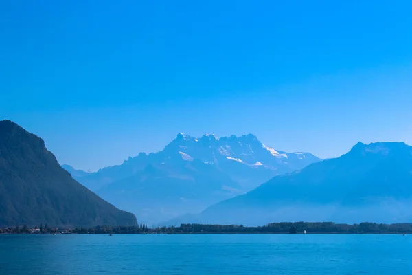 Alpii elvețieni și lacul Geneva . — Fotografie, imagine de stoc