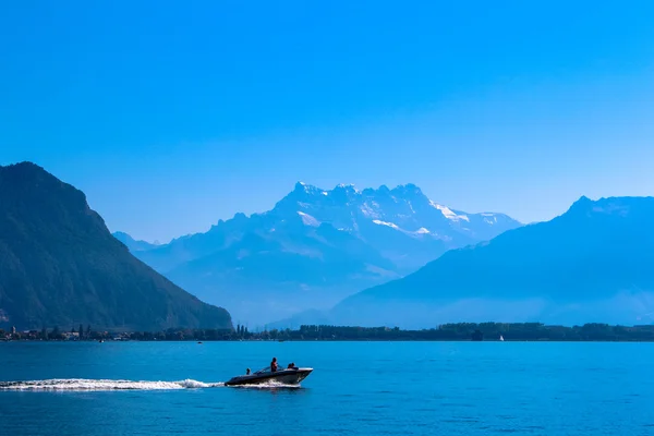 スイスのアルプスとジュネーブ湖. — ストック写真