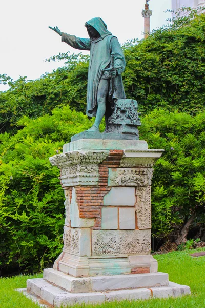 Statue of Cola Di Rienzo by Girolamo Masini, erected in 1877 nea — Stock Photo, Image