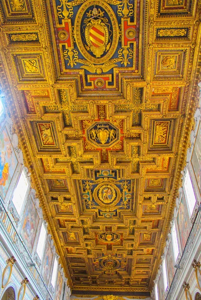 De basiliek van st. mary van het altaar van hemel interieur — Stockfoto