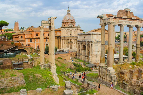 Ruínas no Fórum em Roma, Itália — Fotografia de Stock