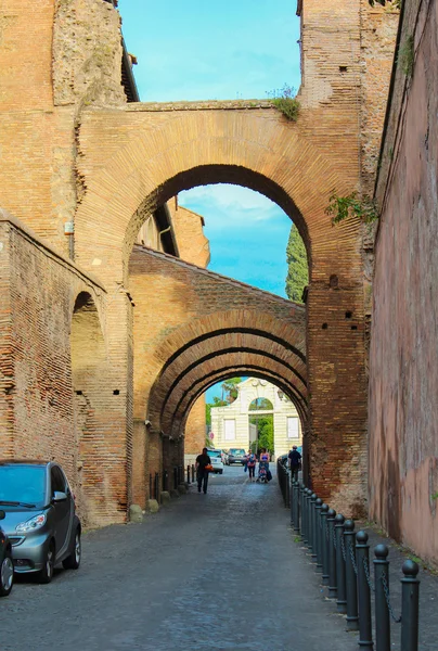 Арка вулиця в Римі — стокове фото